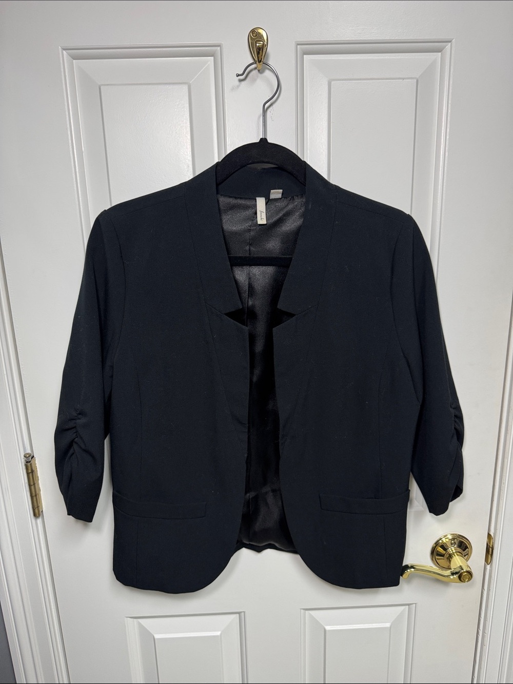 Frenchi Black Open-Front Crop Blazer